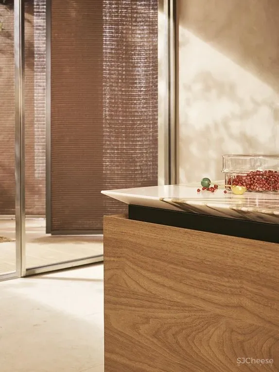 Poliform 在一所隐奢住宅内展开了大胆的试探