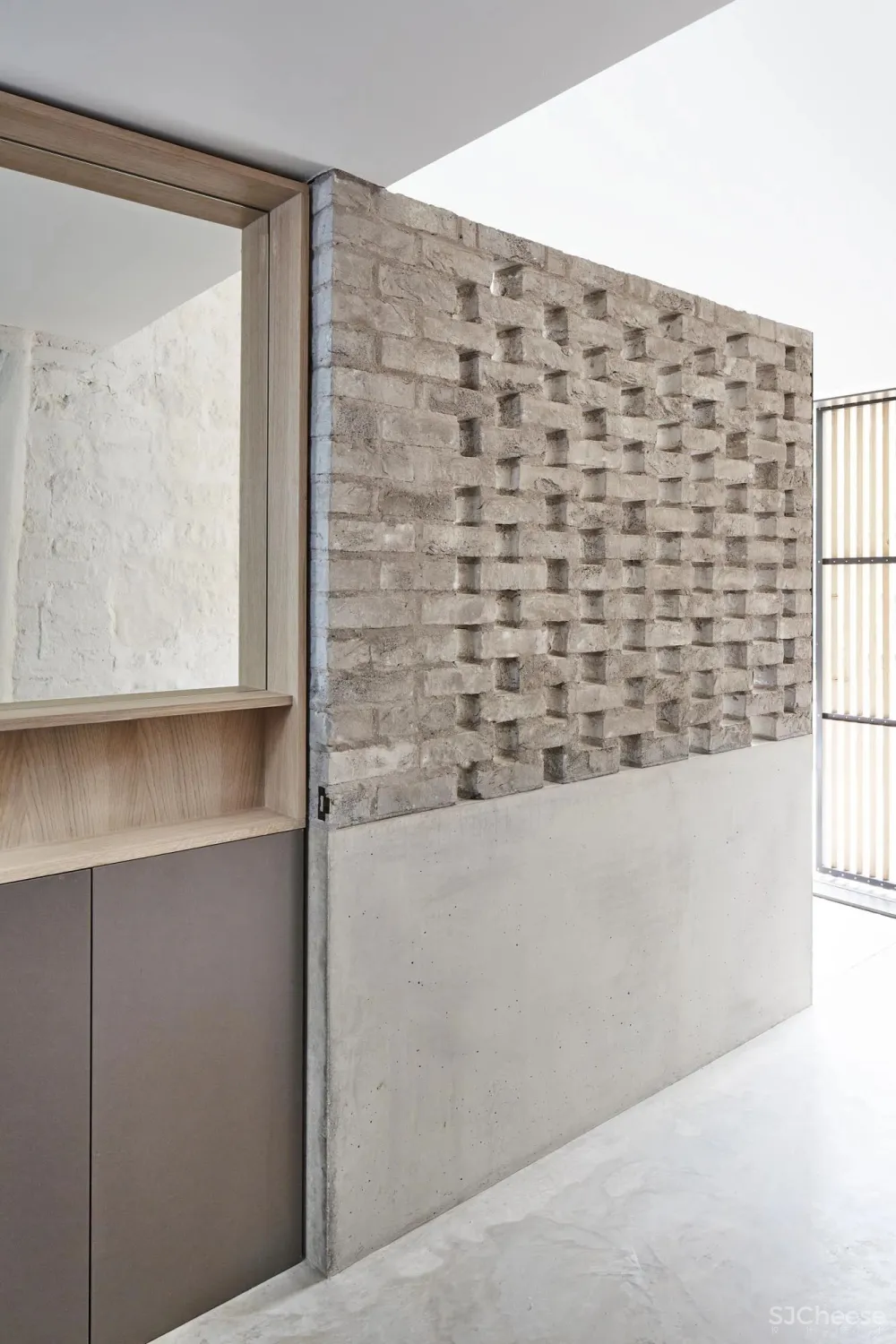 一个百年历史的磨坊，千年历史的遗址：这部电影捕捉了一个永恒的转变