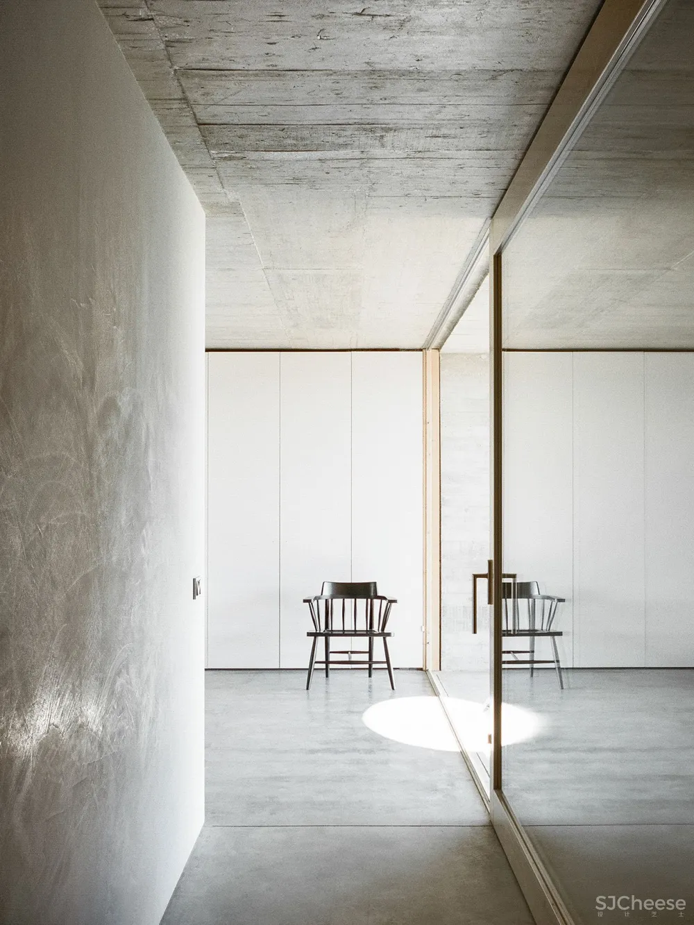 首发｜Aires Mateus 在葡萄牙乡村的泥土里藏了一所混凝土的房子