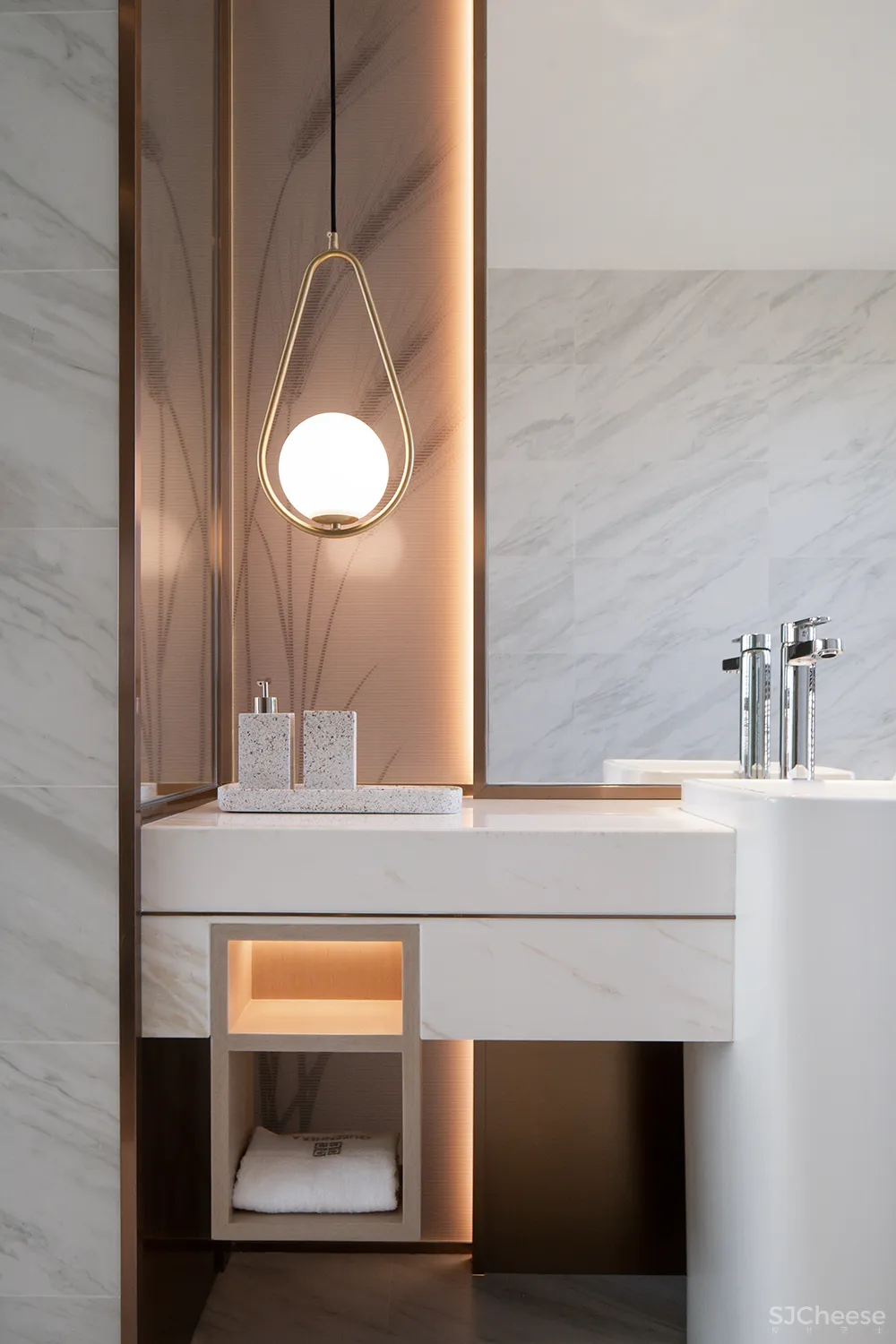 248m² 顶层复式，演绎温润质朴的生活美学