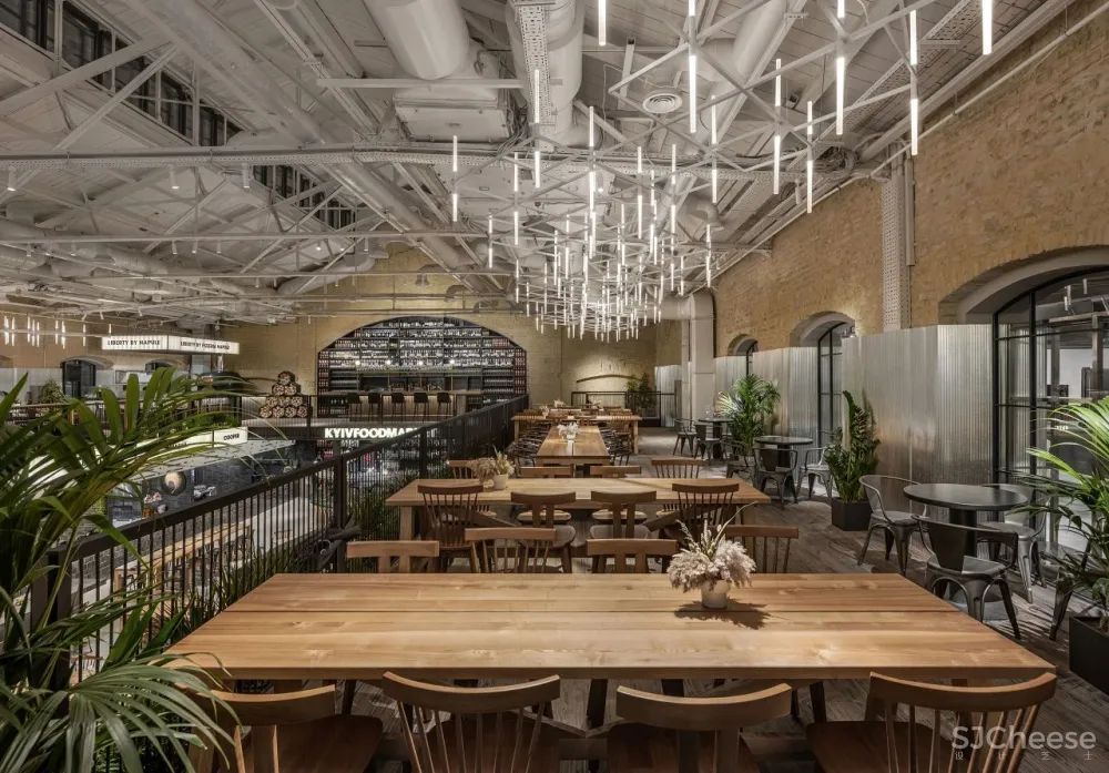 一个18世纪的军火库改造成基辅一个繁华的食品市场