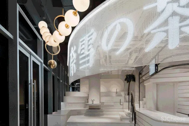 在 “茶山”梯田里喝茶饮,品尝春天滋味