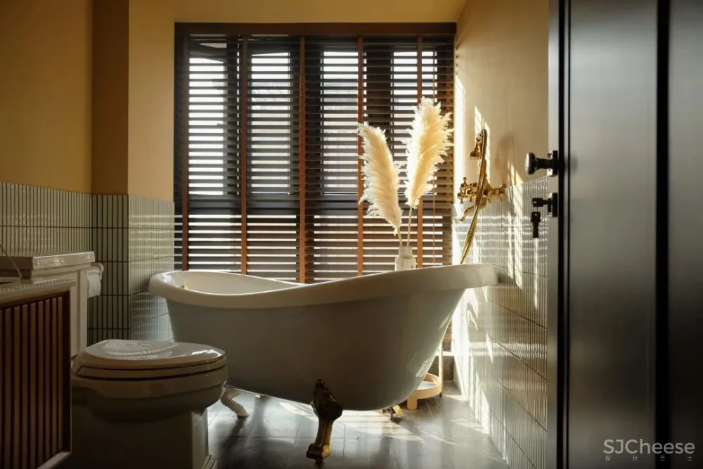 深圳小夫妻花半年时间等待家具漂洋过海，入住这个现代与古典之家