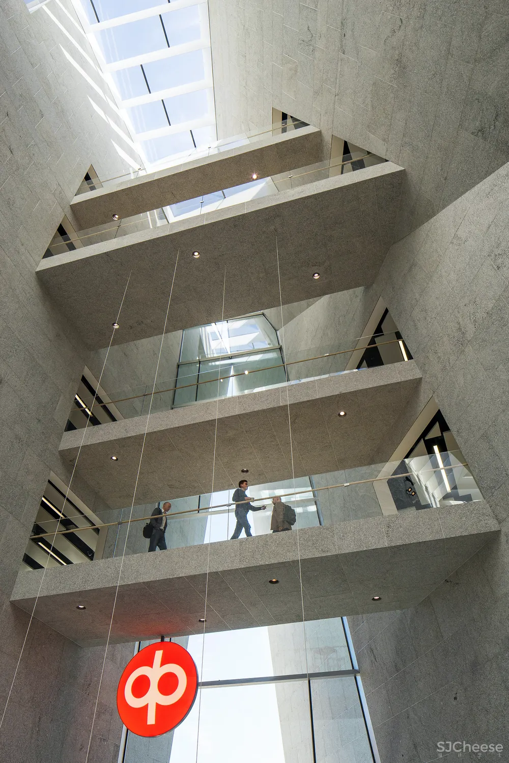 看看芬兰这栋总部大楼,没想到中庭还能这样设计!