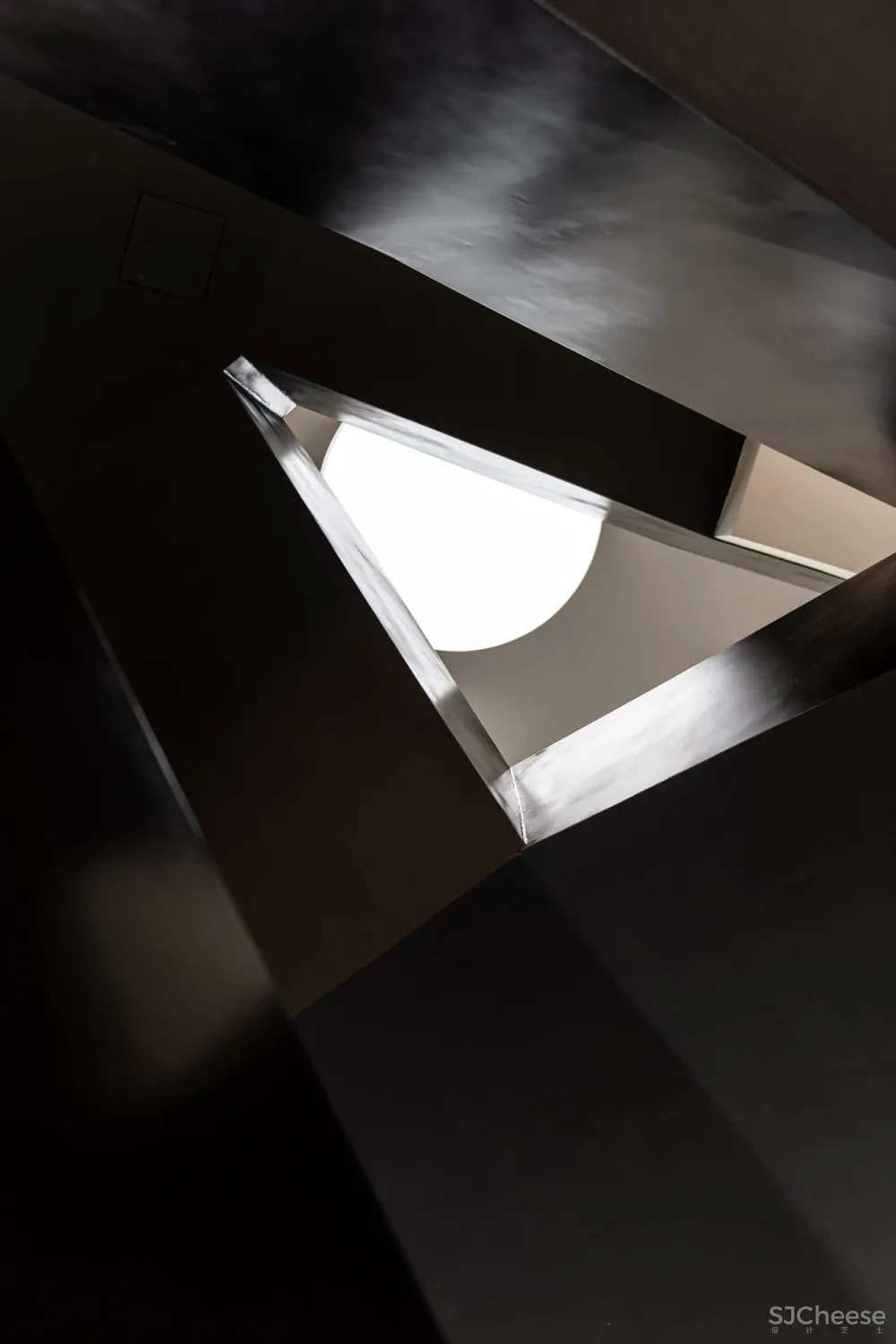 杉树林里的极美民宿