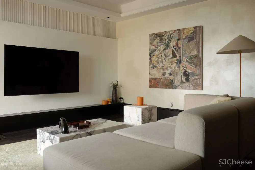 深圳小夫妻花半年时间等待家具漂洋过海，入住这个现代与古典之家