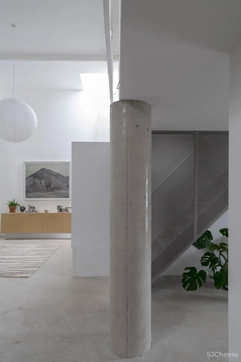 仓库改造成工业风的家,巧开天窗让空间更通透