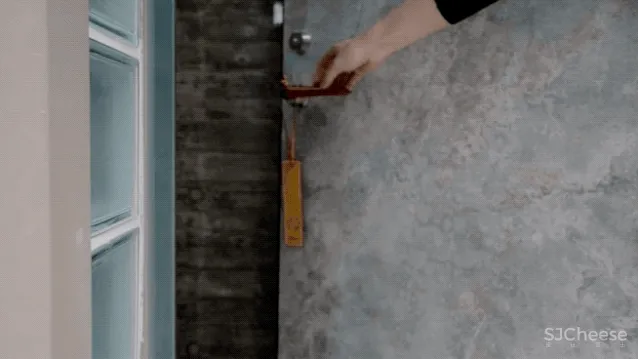 乡下大妈请日本人造房,修了6年,一扇窗都没有