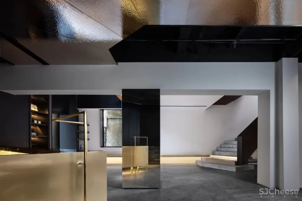 【2019年鉴榜办公作品】FW.GID 办公室 曾建龙