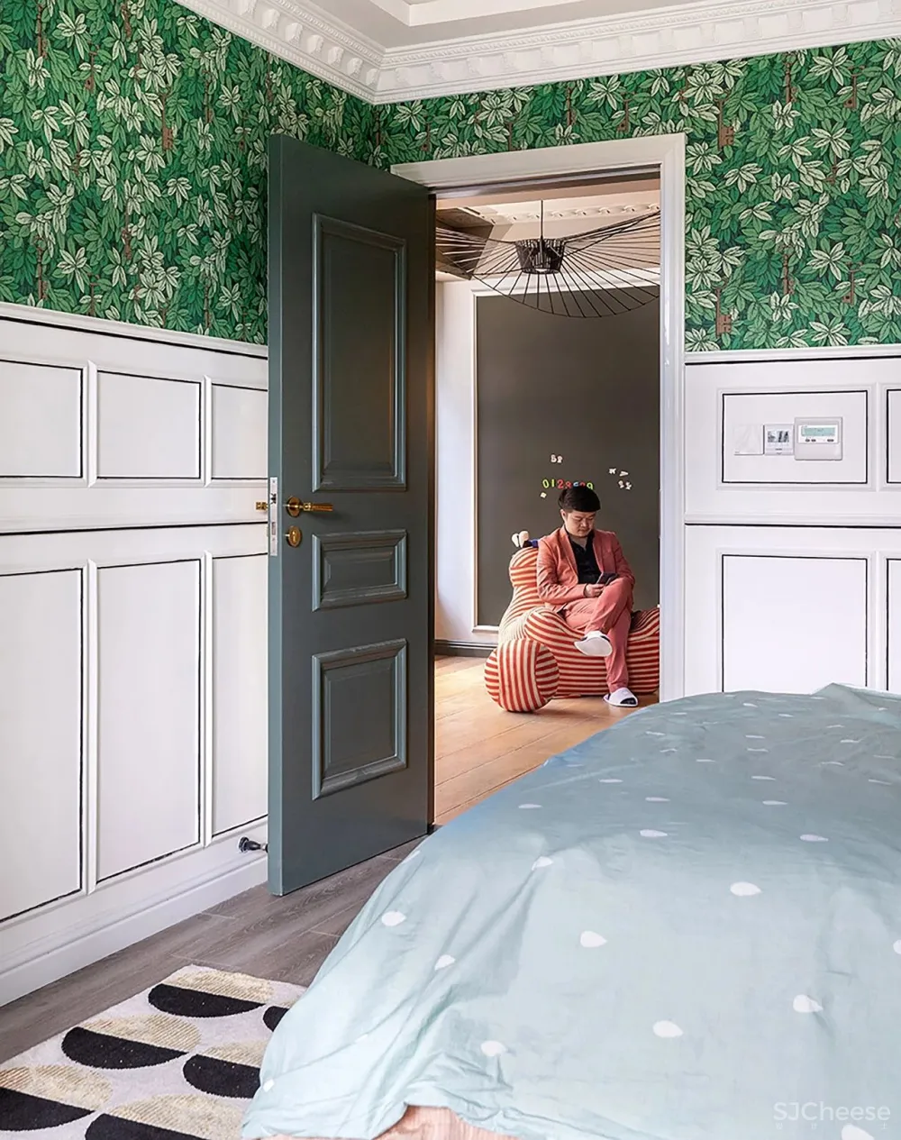 300m²红配绿的大胆设计,极尽“花俏”本事!网友直呼:美到不真实!