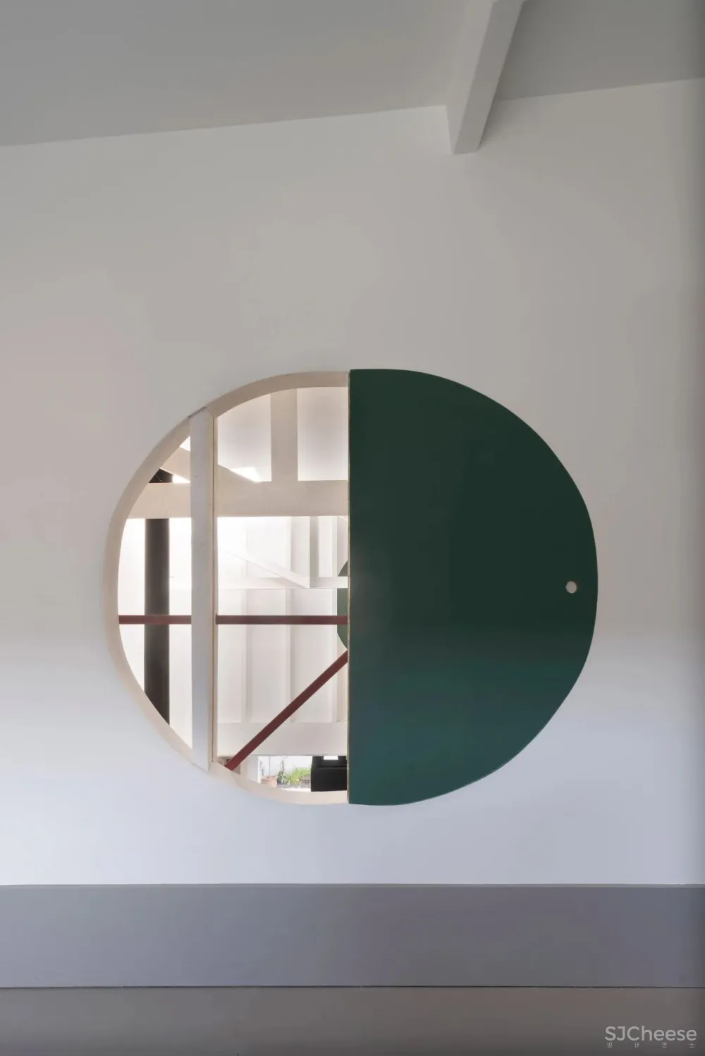 仓库改造成工业风的家,巧开天窗让空间更通透