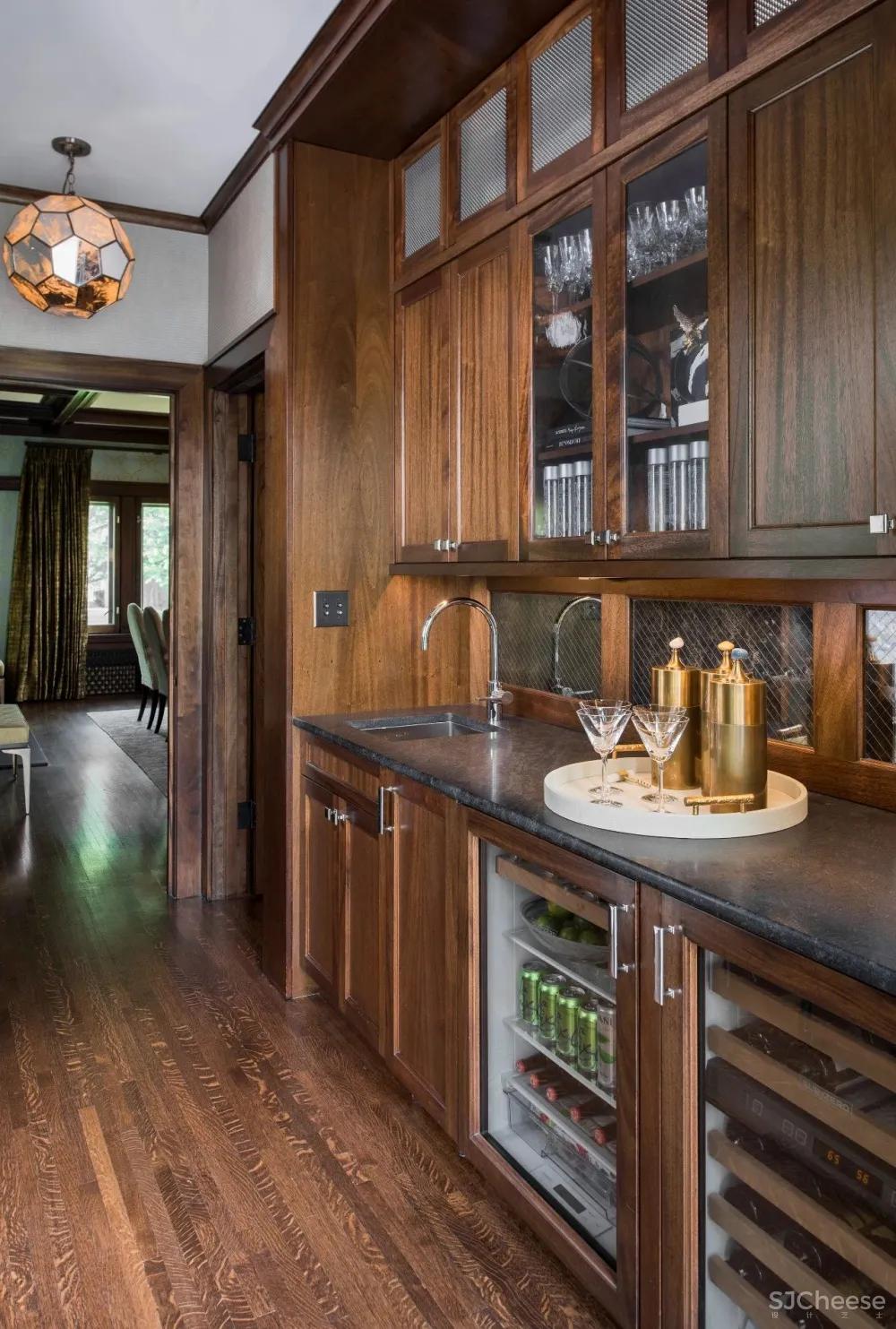 Donna Mondi 色彩视觉 与众不同