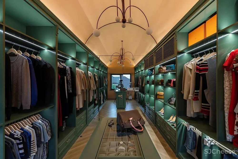 300m²红配绿的大胆设计,极尽“花俏”本事!网友直呼:美到不真实!