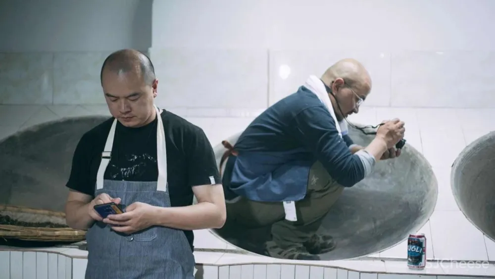 舒坦:在大理凤阳邑喝茶、洗片,他的“原生”乡建有何特别?