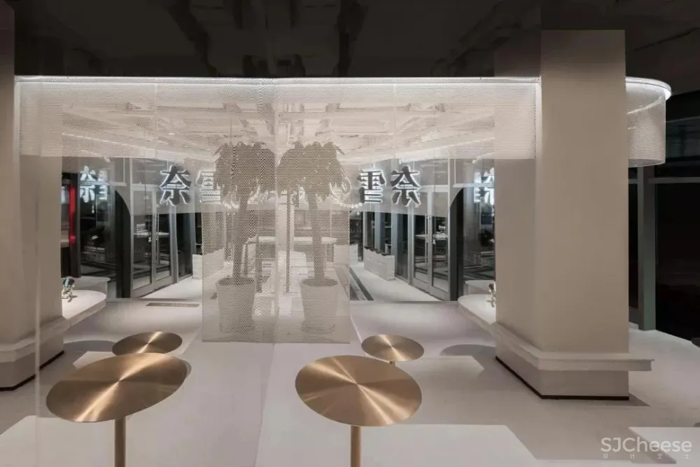 在 “茶山”梯田里喝茶饮,品尝春天滋味