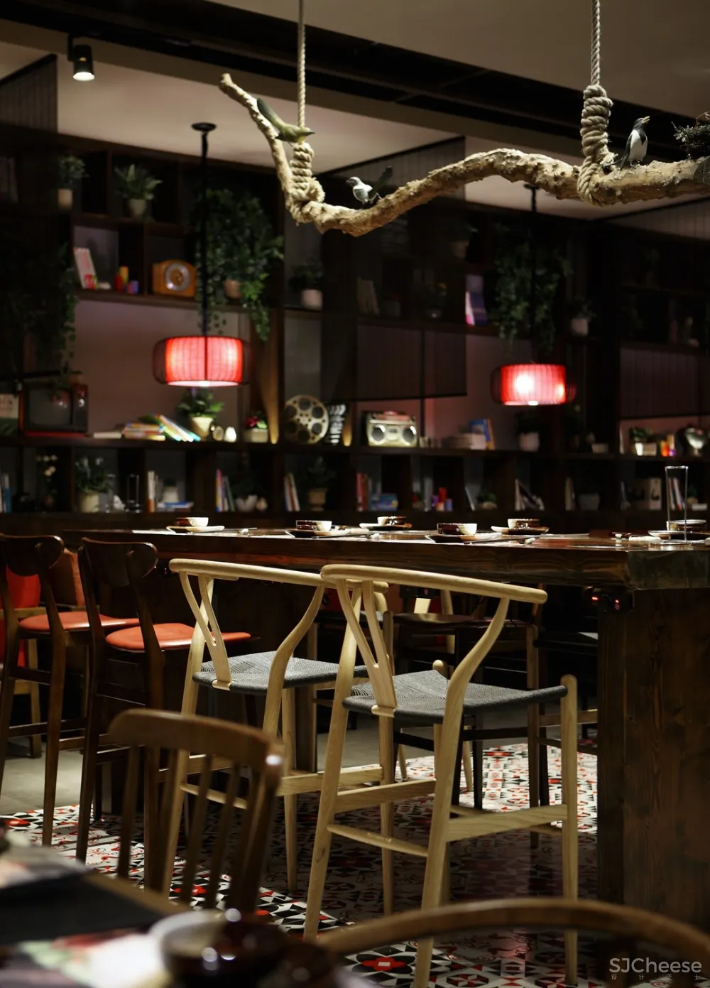 所有相遇都是久别重逢:“花椒遇见辣椒”火锅餐厅设计!