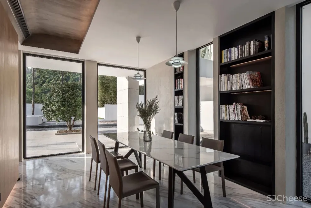 杉树林里的极美民宿