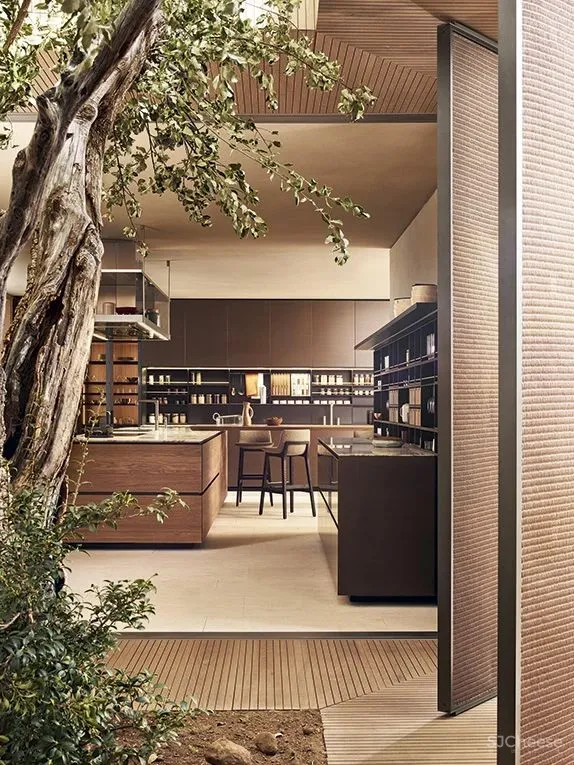 Poliform 在一所隐奢住宅内展开了大胆的试探