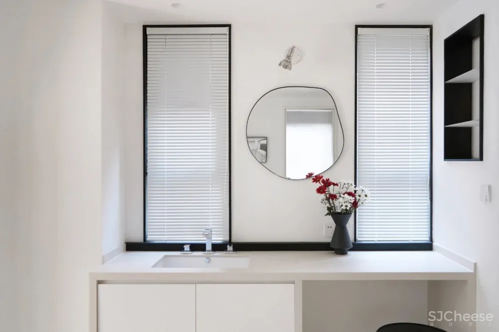 180㎡普通两居室,出彩全靠砸墙和抬高?