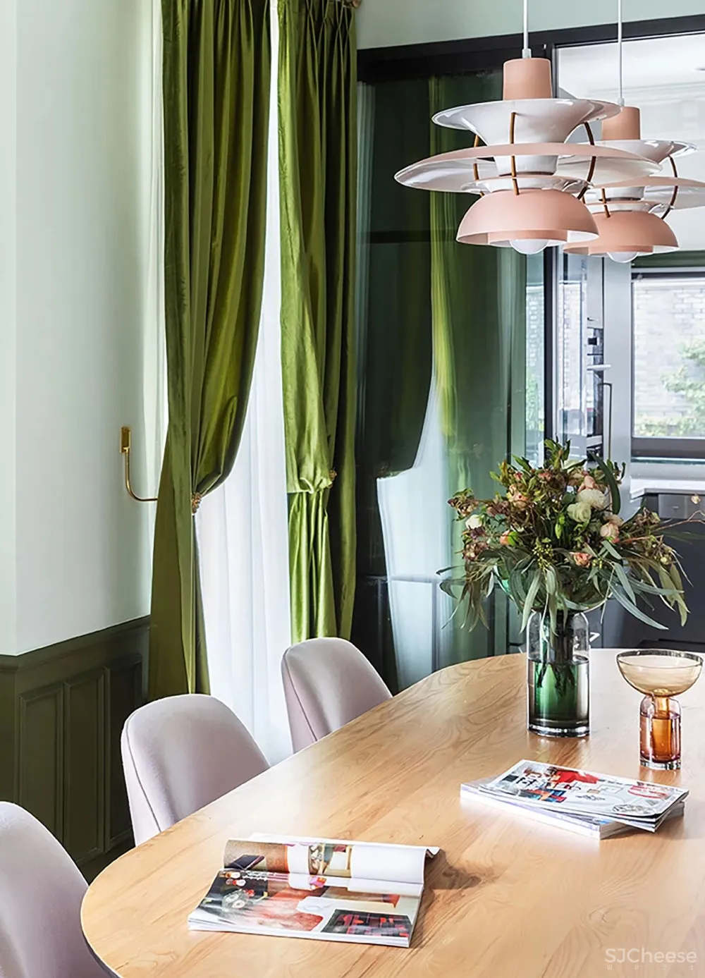 300m²红配绿的大胆设计,极尽“花俏”本事!网友直呼:美到不真实!