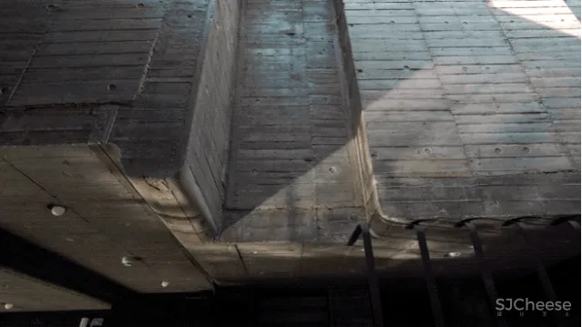 乡下大妈请日本人造房,修了6年,一扇窗都没有