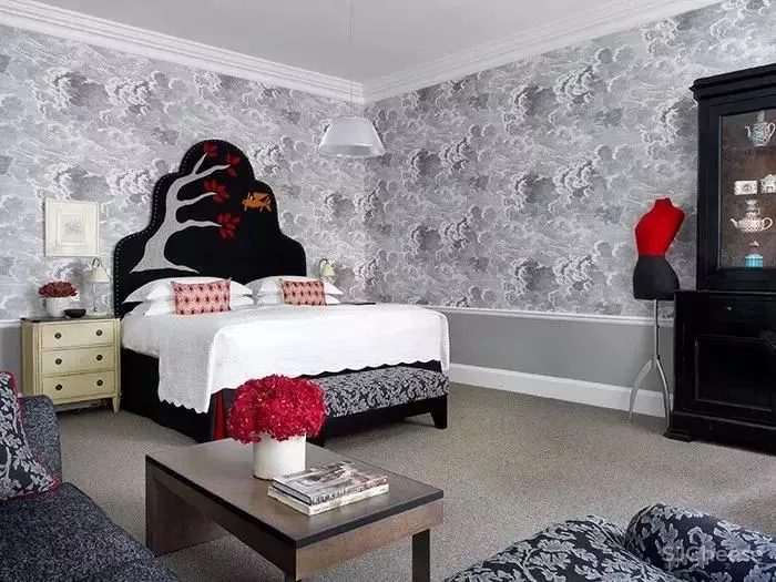 高级灰 红色，当代东方优雅美学的完美演绎