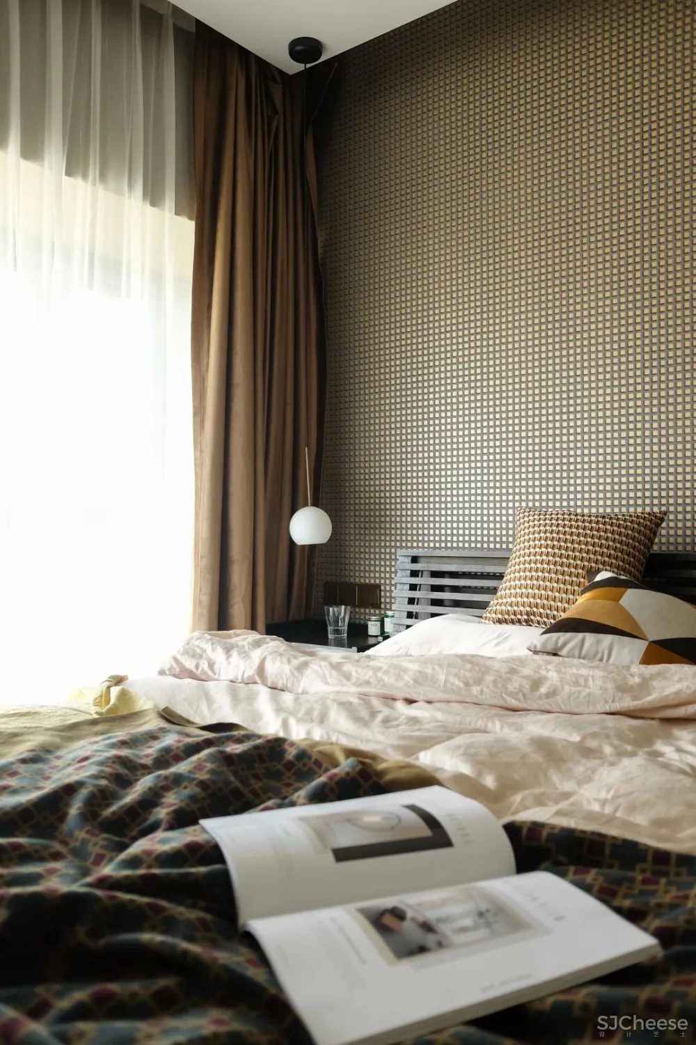 深圳小夫妻花半年时间等待家具漂洋过海，入住这个现代与古典之家