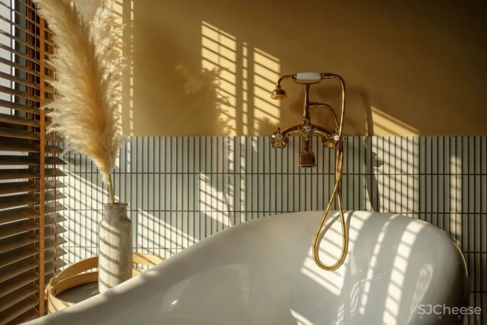 深圳小夫妻花半年时间等待家具漂洋过海，入住这个现代与古典之家