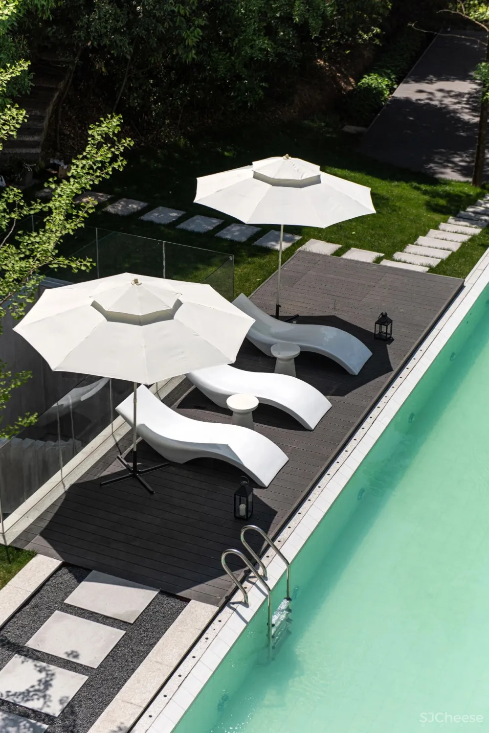 杉树林里的极美民宿