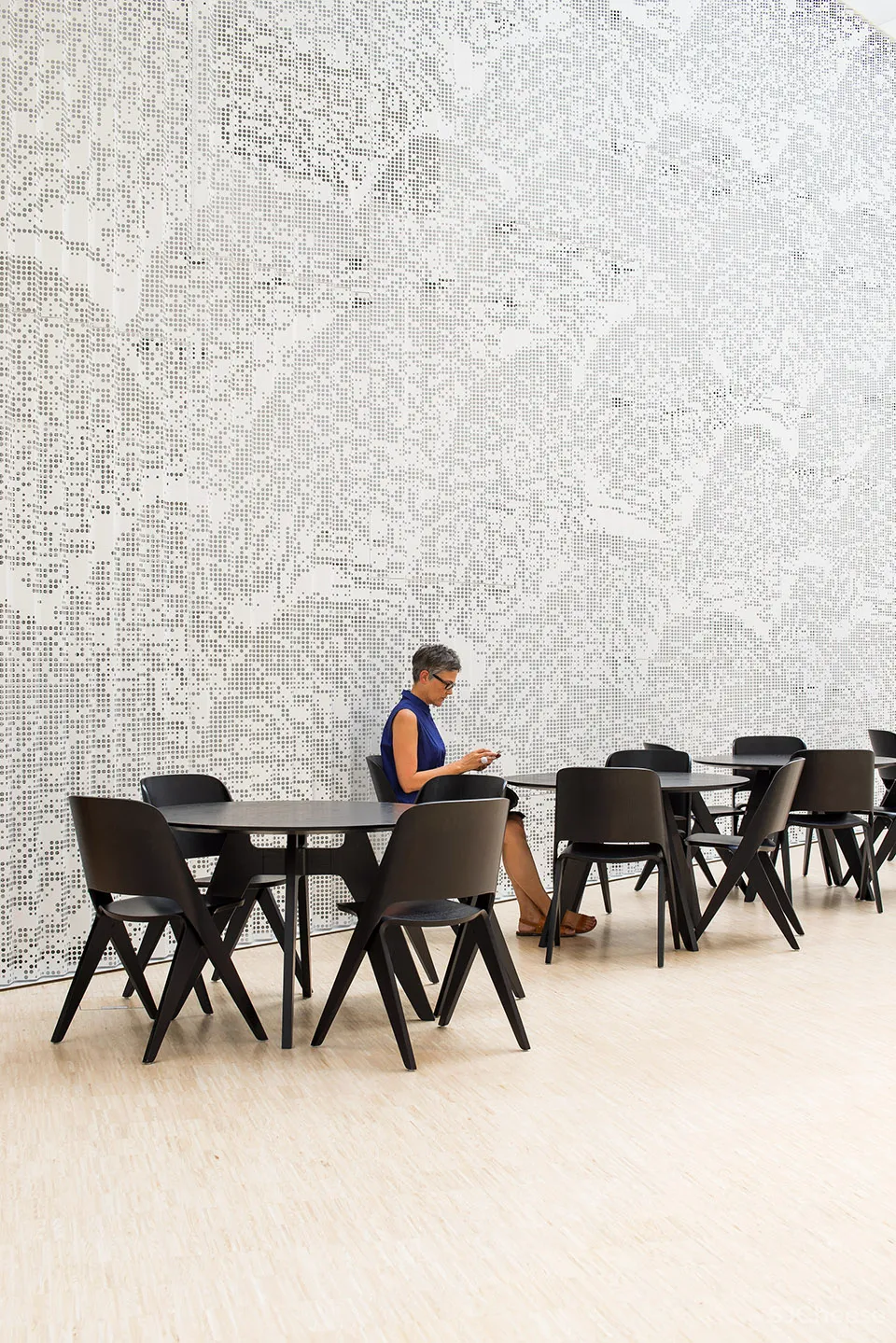 看看芬兰这栋总部大楼,没想到中庭还能这样设计!