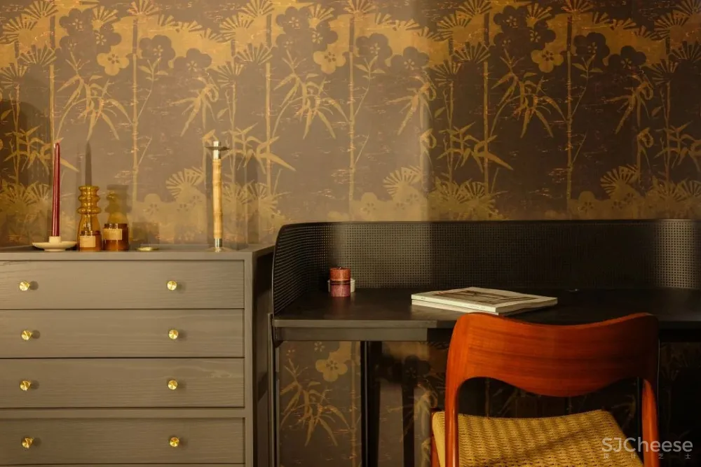 深圳小夫妻花半年时间等待家具漂洋过海，入住这个现代与古典之家