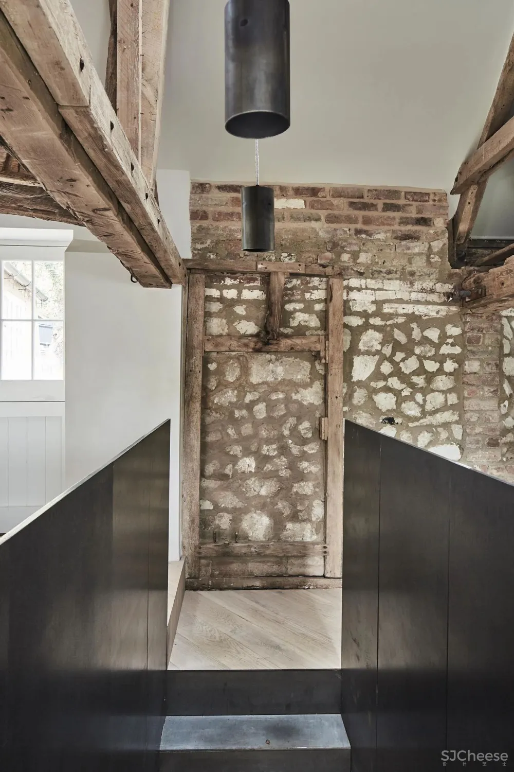 一个百年历史的磨坊，千年历史的遗址：这部电影捕捉了一个永恒的转变