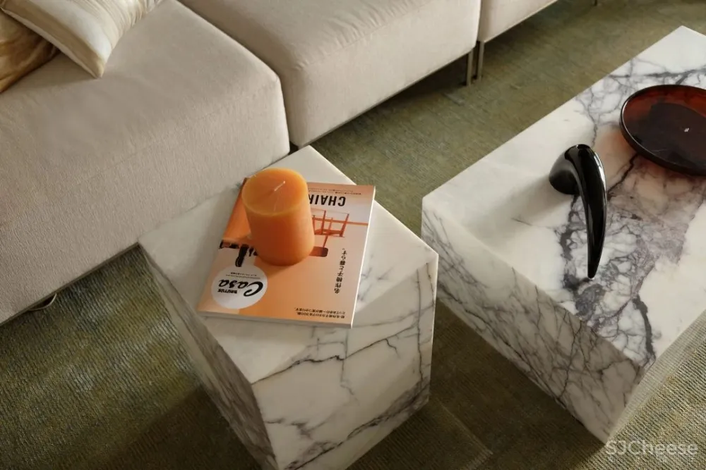 深圳小夫妻花半年时间等待家具漂洋过海，入住这个现代与古典之家