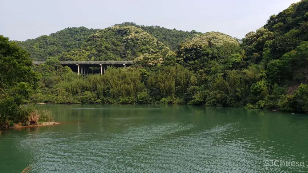 民宿精选破旧作坊改造成露天宾馆