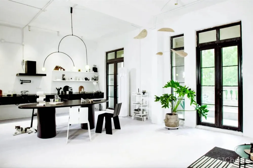 最牛租房族!安徽美女7500块在上海住300㎡,装成精致毛坯房