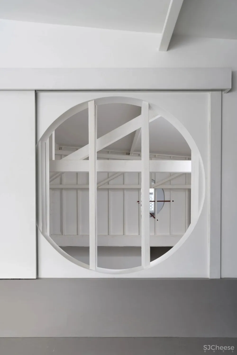 仓库改造成工业风的家,巧开天窗让空间更通透