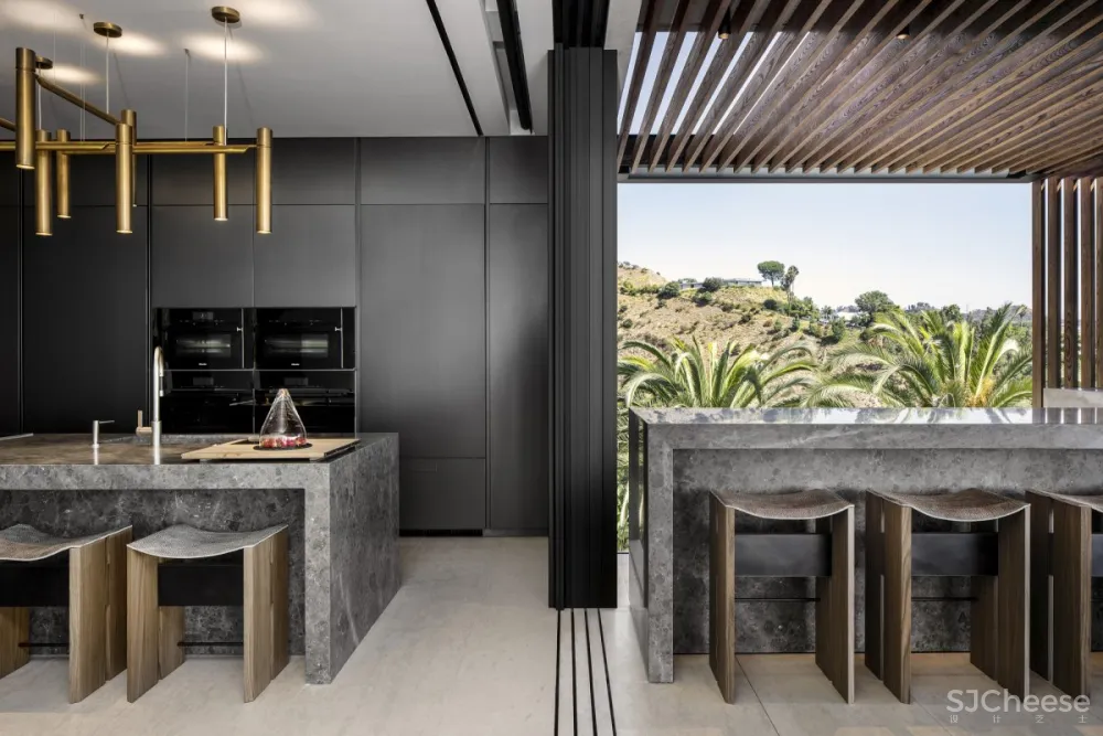 SAOTA | Hillside House , 洛杉矶天际线下的绿洲