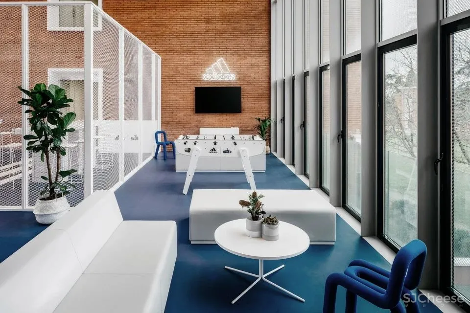 阿迪达斯X法国国家体育学院公共空间改造 Ubalt Architectes Ubi Bene