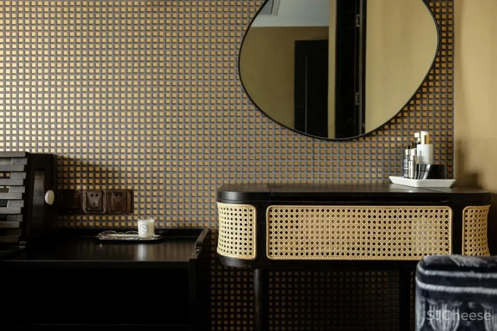 深圳小夫妻花半年时间等待家具漂洋过海，入住这个现代与古典之家