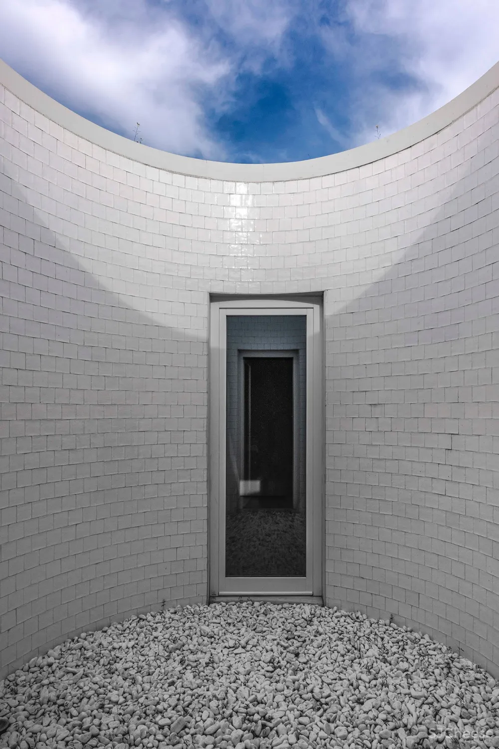 首发｜Aires Mateus 在葡萄牙乡村的泥土里藏了一所混凝土的房子