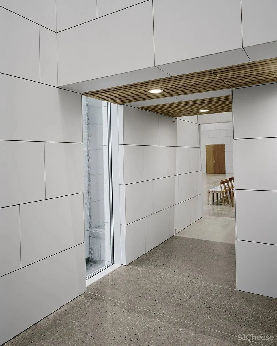 挪威波什格伦教堂:洁白瓷砖包覆的“复活”教堂 Espen Surnevik