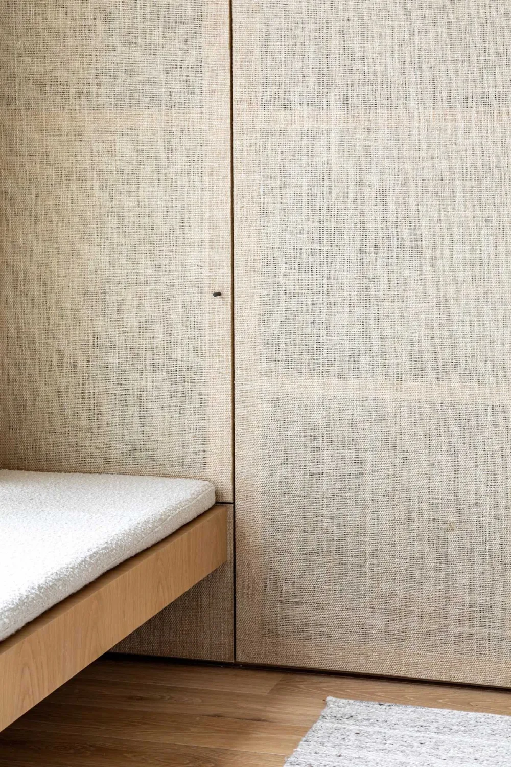 APARTAMENTO LEBLON IN RIO DE JANEIRO BY FELIPE HESS.