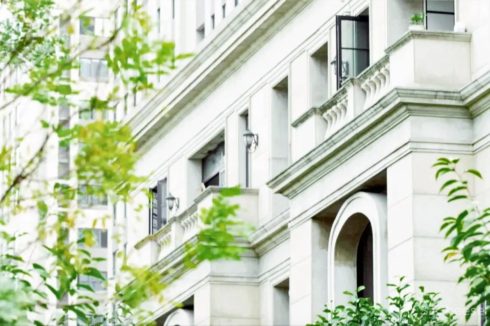 最牛租房族!安徽美女7500块在上海住300㎡,装成精致毛坯房