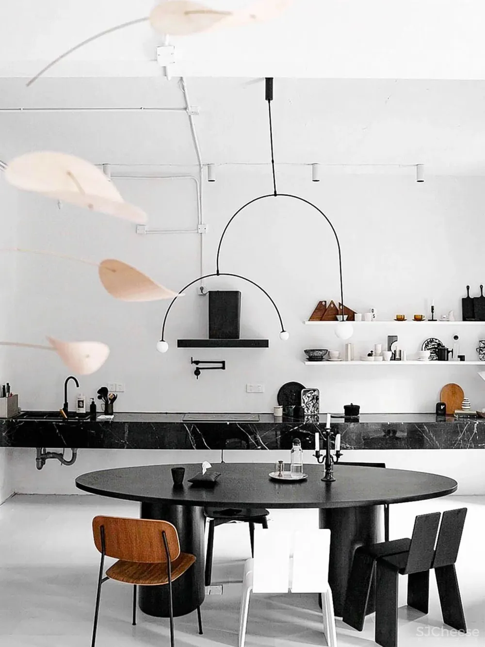 最牛租房族!安徽美女7500块在上海住300㎡,装成精致毛坯房