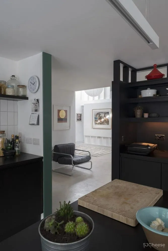 仓库改造成工业风的家,巧开天窗让空间更通透