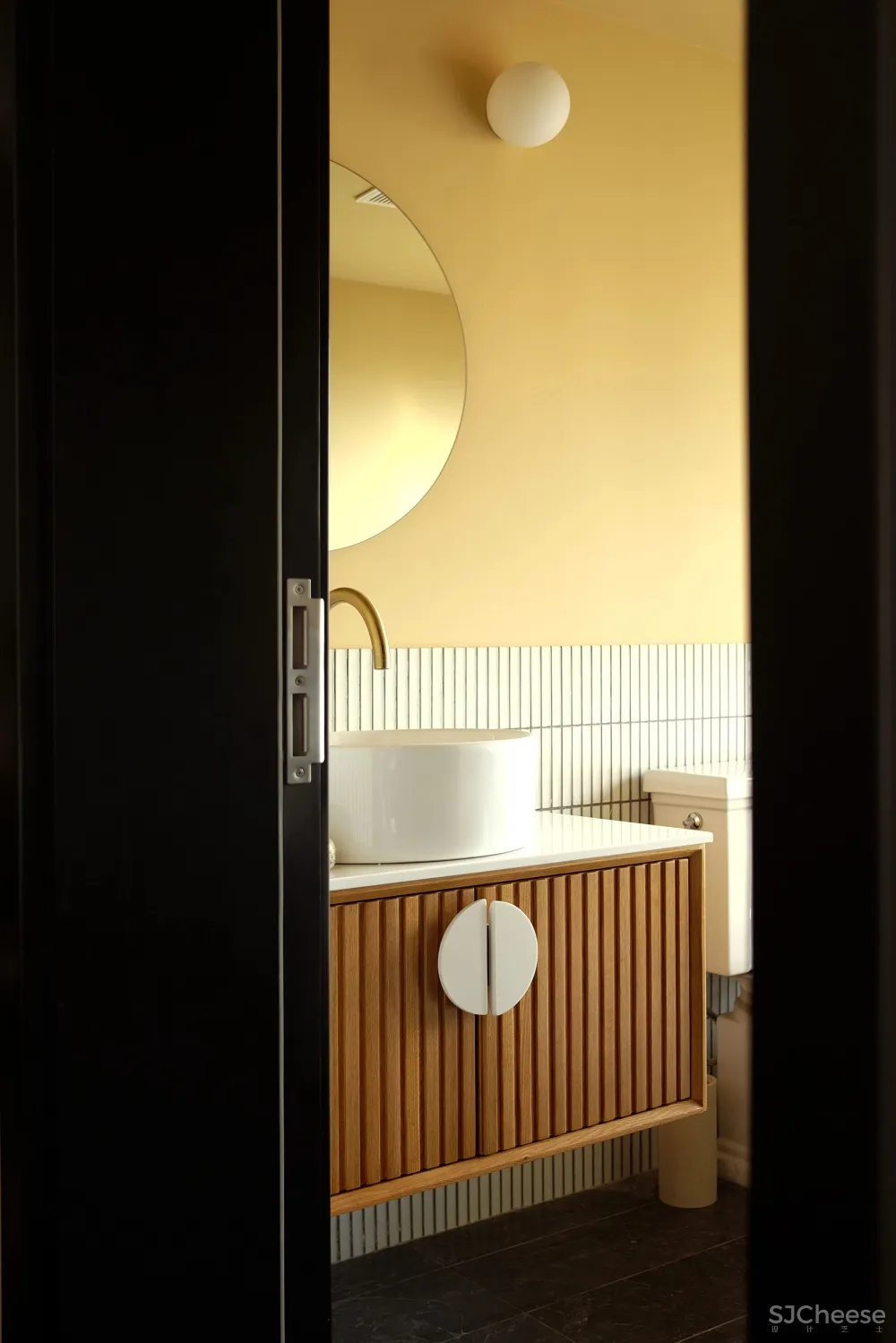 深圳小夫妻花半年时间等待家具漂洋过海，入住这个现代与古典之家