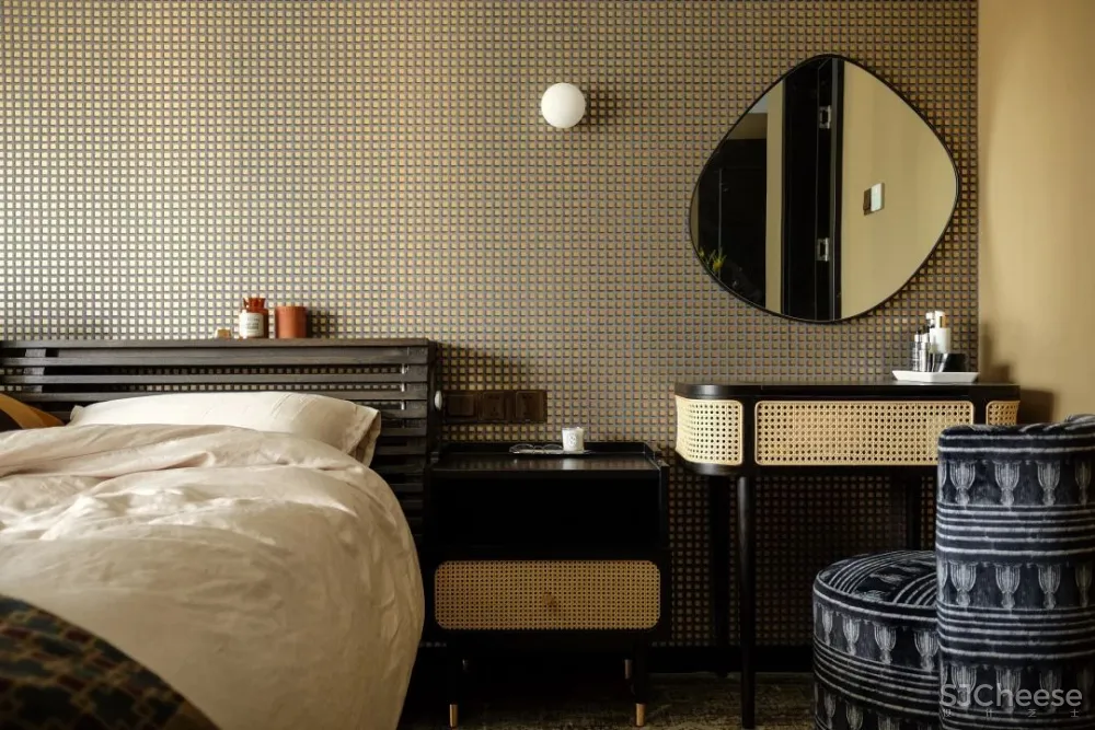 深圳小夫妻花半年时间等待家具漂洋过海，入住这个现代与古典之家