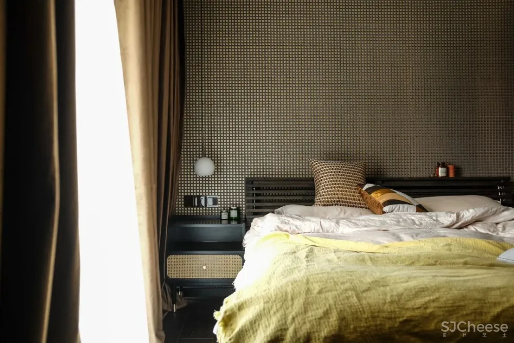 深圳小夫妻花半年时间等待家具漂洋过海，入住这个现代与古典之家