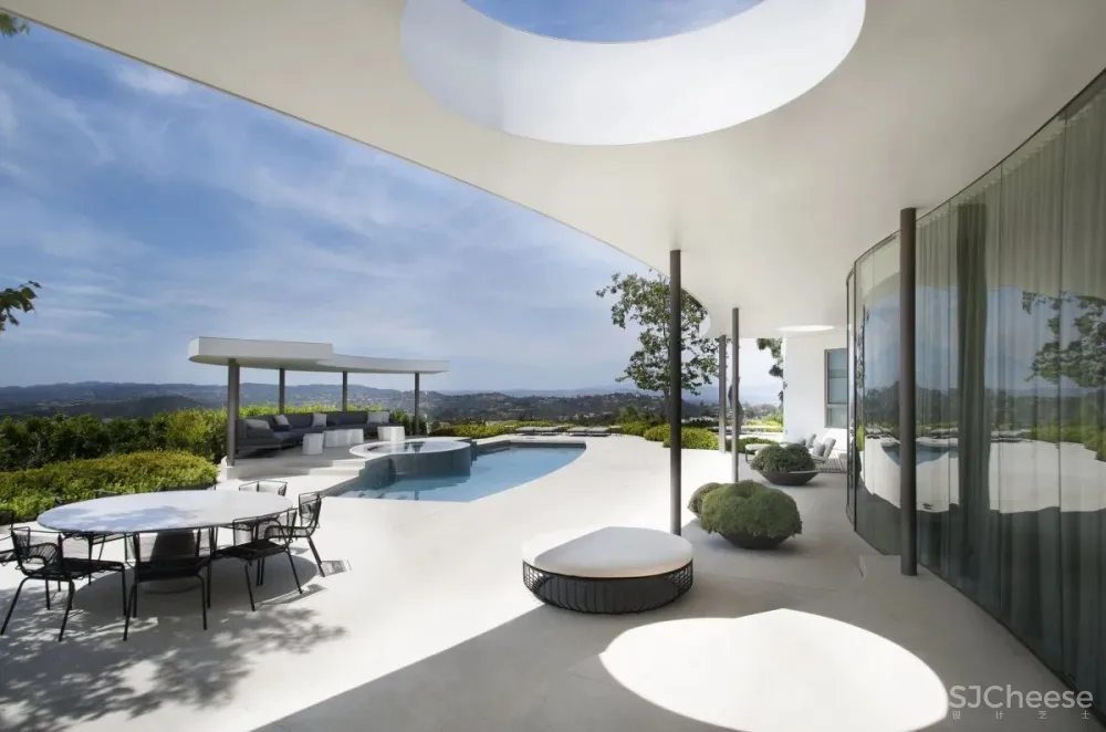 【搭-配】来自Beverly Hills Estate的开放性住宅 Jamie Bush