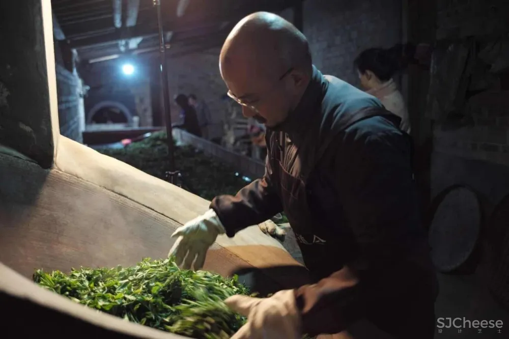 舒坦:在大理凤阳邑喝茶、洗片,他的“原生”乡建有何特别?